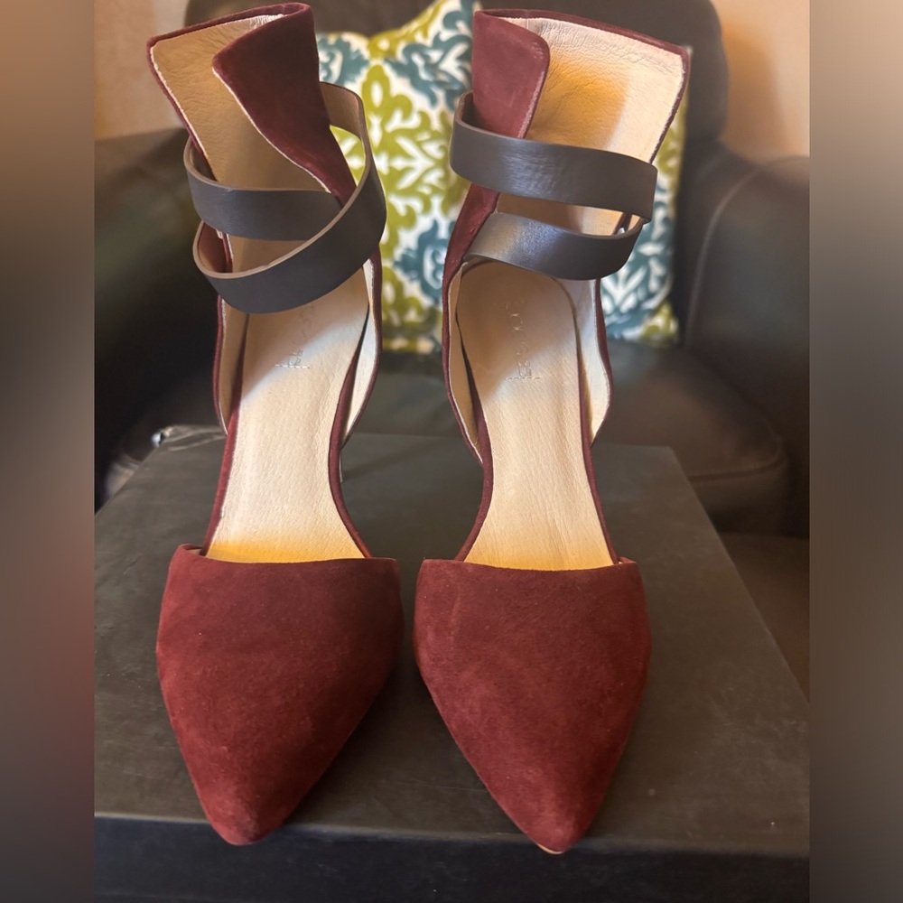 EUC Joe’s Laney Red suede pumps with original box - maroon color. Size 7
